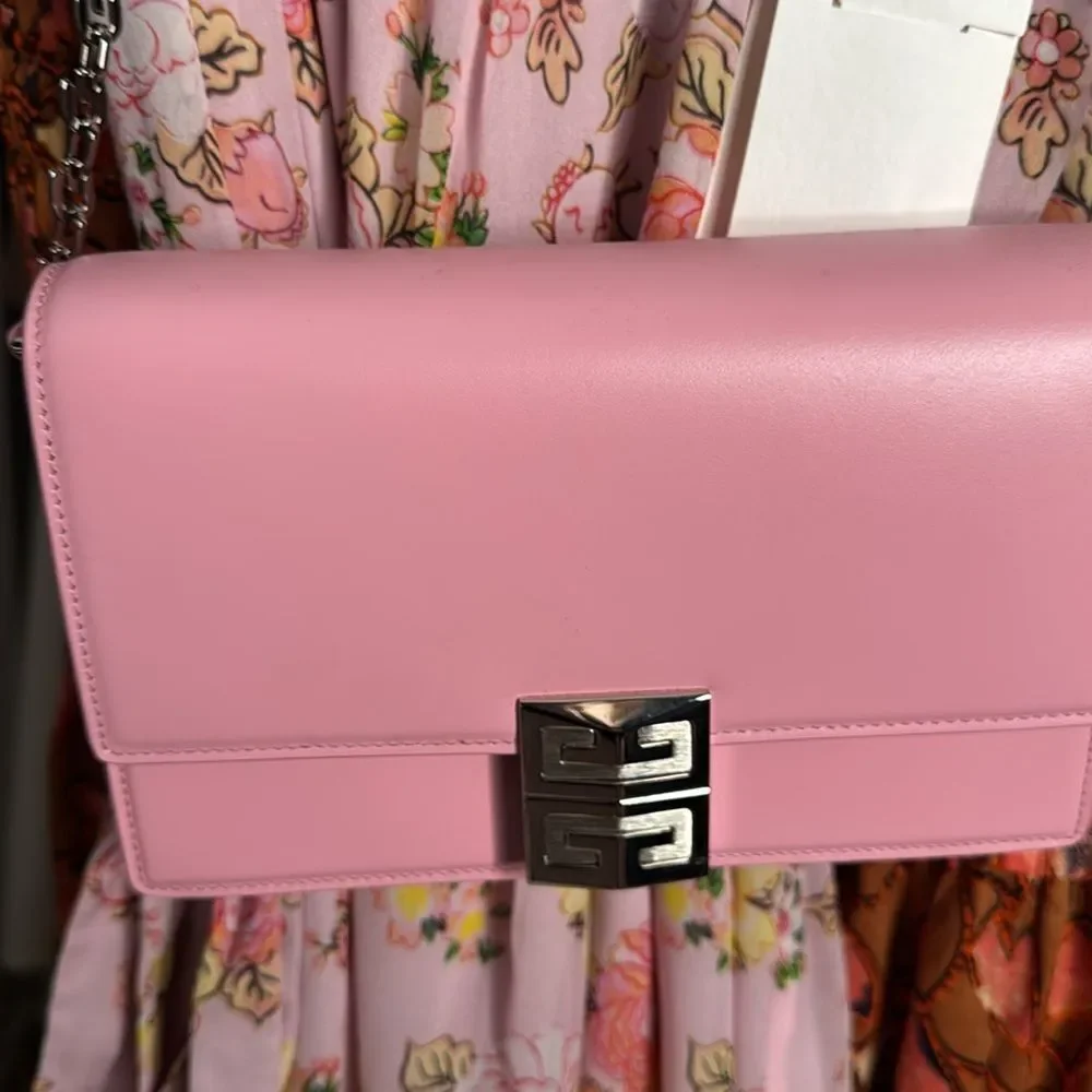 NEW 1860.00 GIVENCHY  4g Small Crossbody Leather - Baby Pink NO BOX DUSTBAG